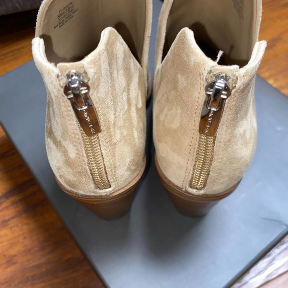 Vince Camuto Gigietta split shaft bootie, 8. NWOT - Picture 14 of 16